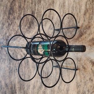 Metal wine bottle holder